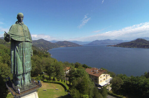 Arona lake&shopping