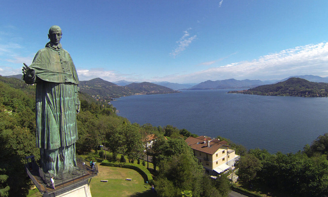 Arona lake&shopping