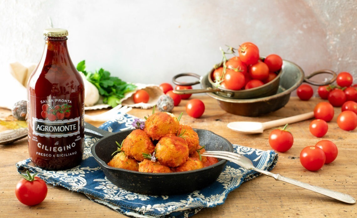 Polpette di cavolfiore con salsa pronta di ciliegino