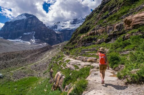 Camminare in montagna rinvigorisce corpo e spirito