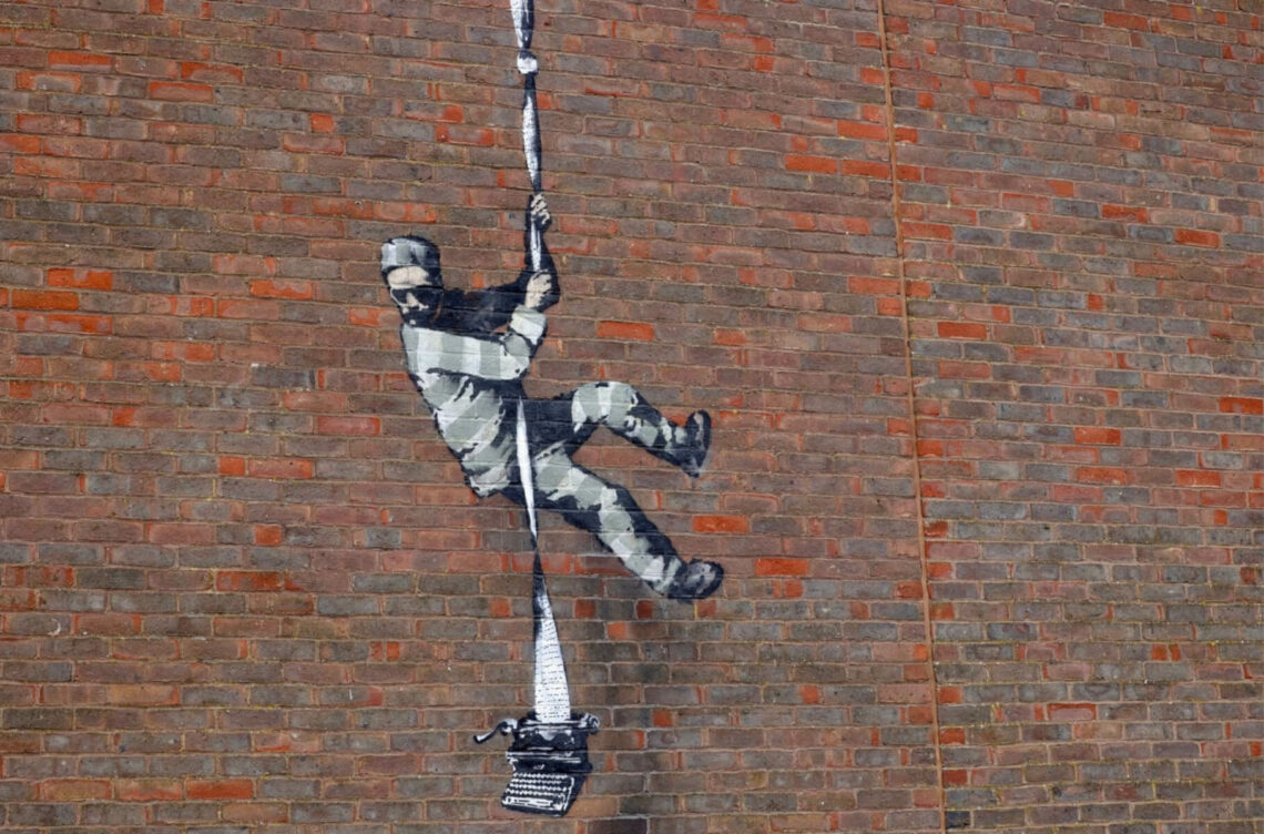 banksy-firma-il-suo-murale-al-carcere-di-reading