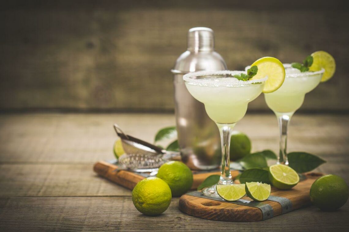 tequila-curado-per-un-cocktail-di-carattere-il-margarita-on-the-rocks