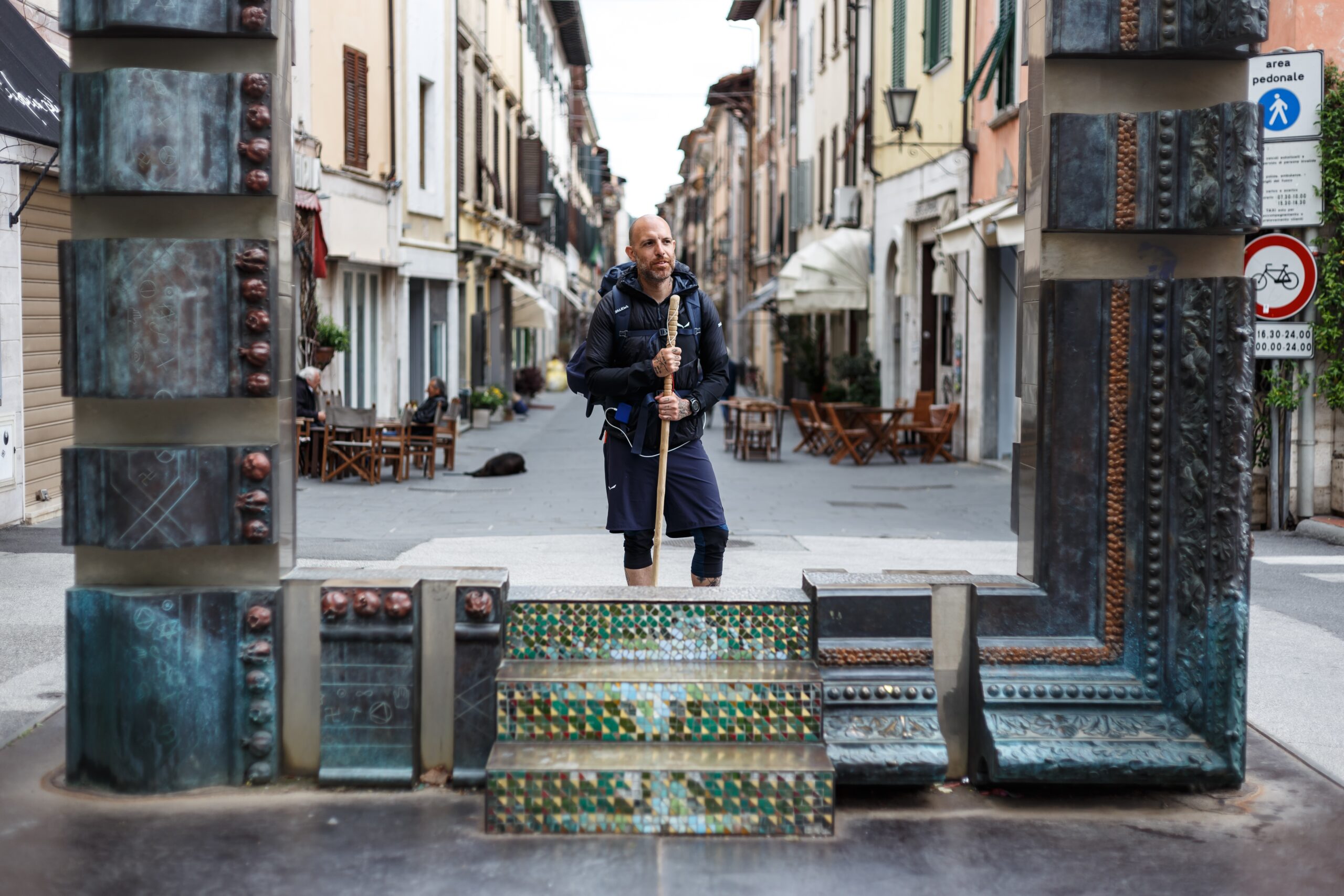 jack-jaselli-torno-a-casa-a-piedi-lungo-la-via-francigena