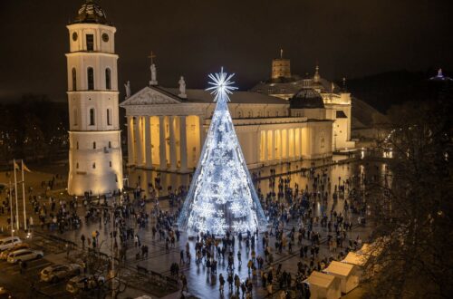 vilnius-un-albero-di-natale-tra-i-piu-suggestivi-deuropa