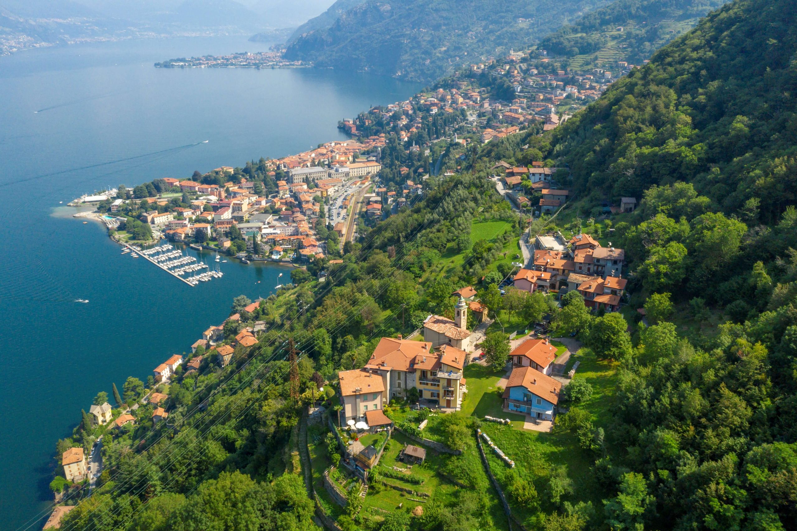 il-sentiero-del-viandante-lungo-il-lago-di-como-con-il-touring-club