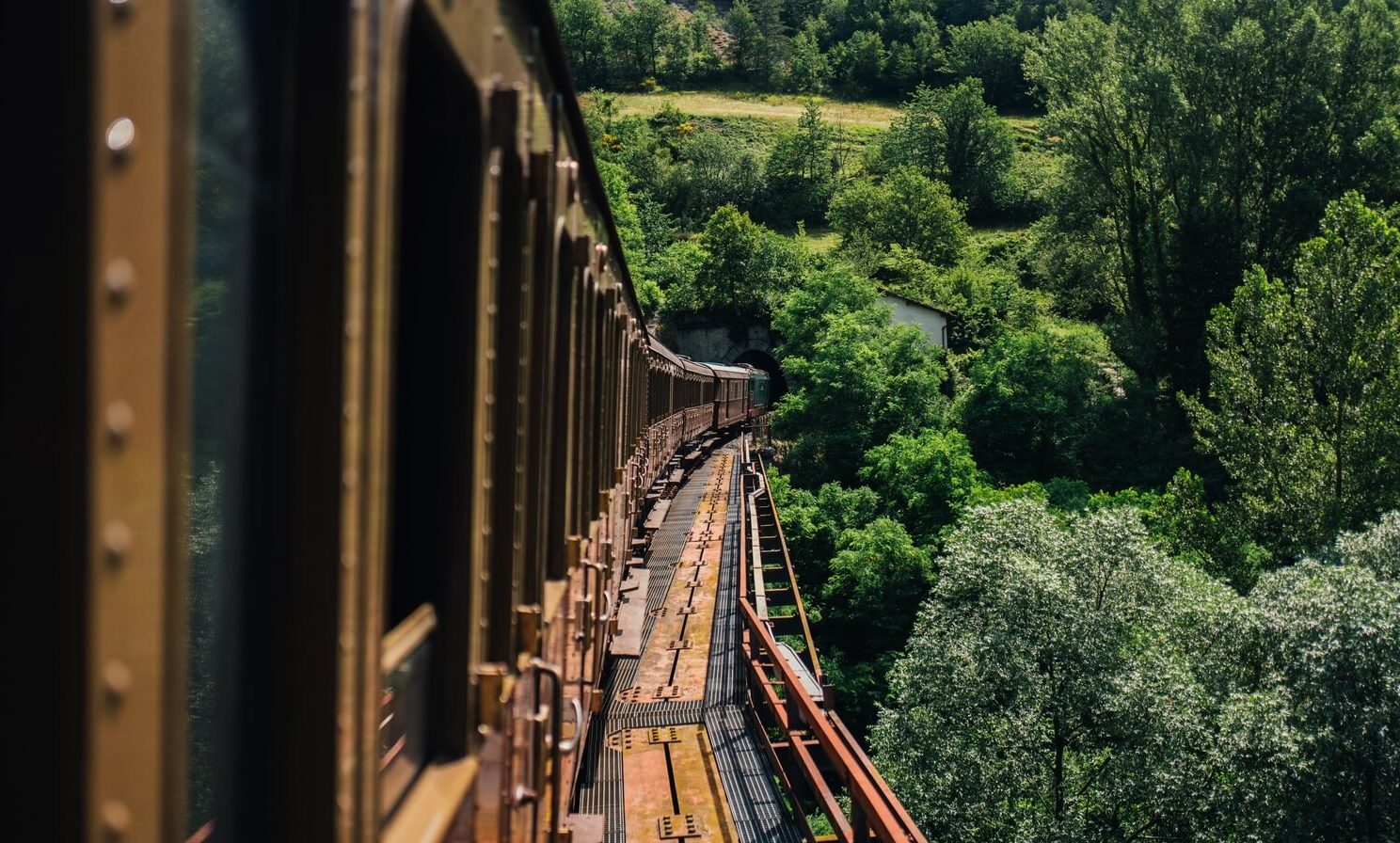 il-treno-di-dante-in-crociera-darte-attraverso-lappenino