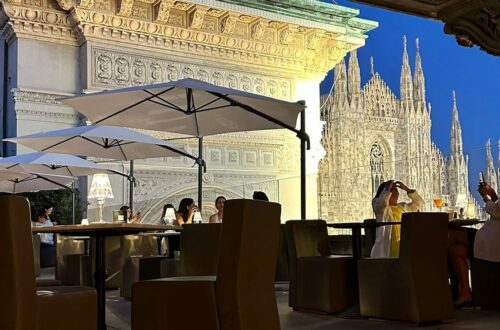 the-glamore-milano-terrazza-bar-con-vista-piazza-duomo