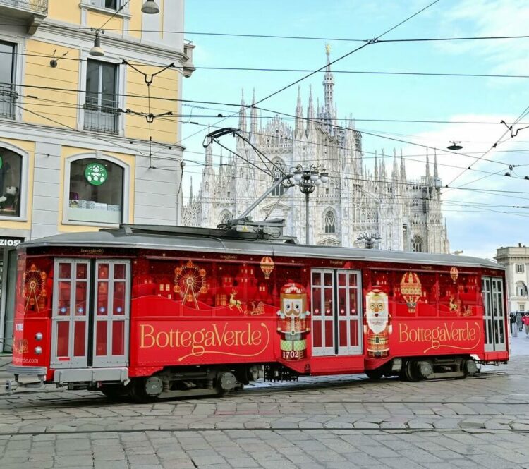 tutti-in-carrozza-riparte-il-tram-di-natale-bottega-verde